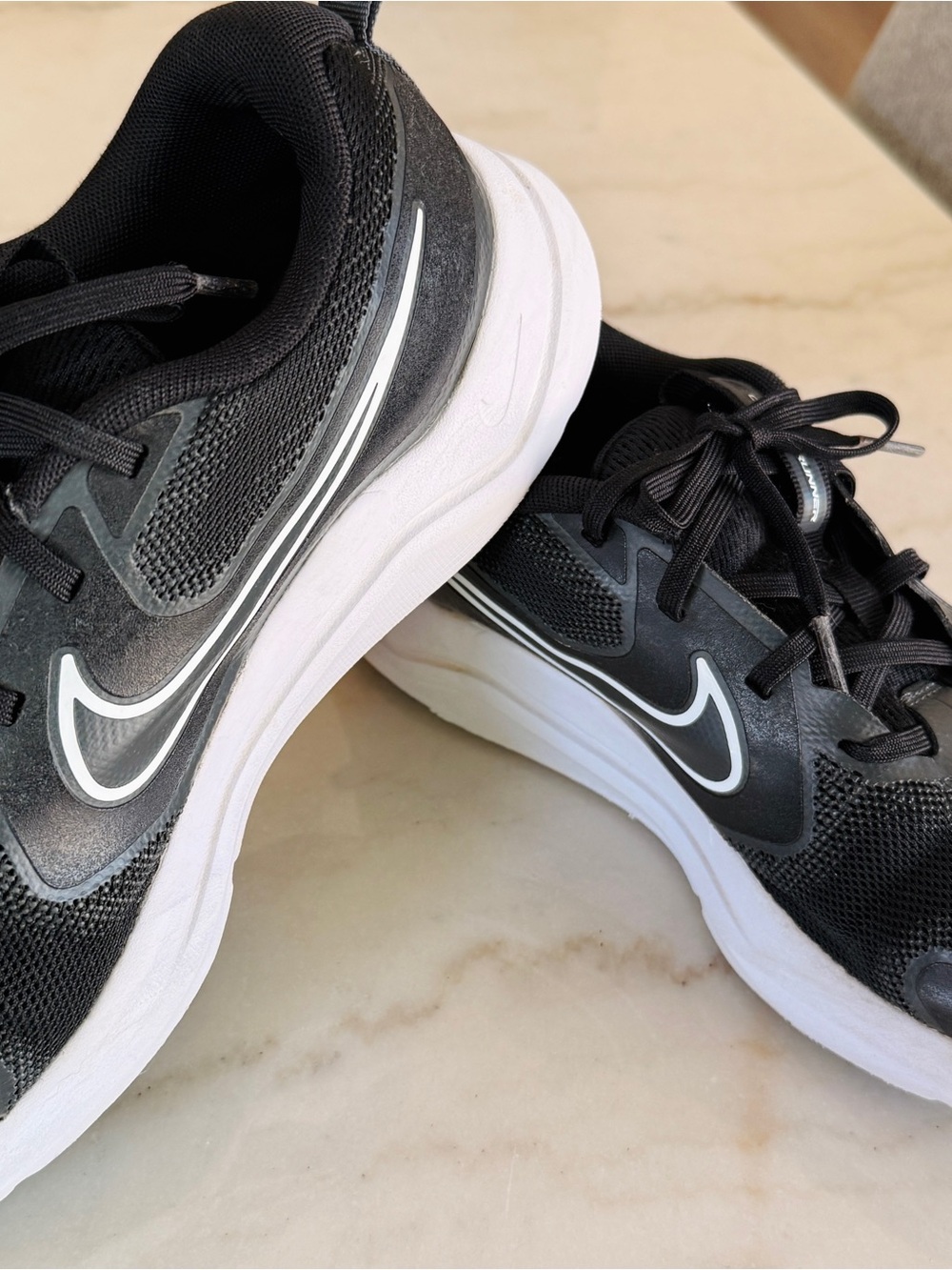 Big Kids Size 7 Nike Black and White Athletic Sneakers